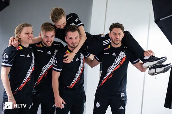 中国AG.AL战队荣获2025王者荣耀电竞世界杯冠军